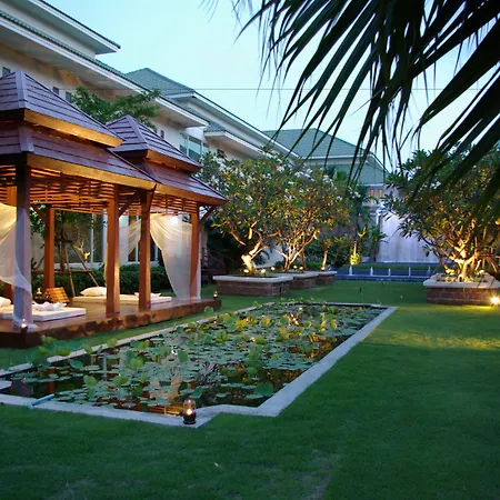 Bangkok Natural Spa Resort And Suite